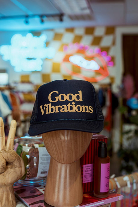 Good Vibrations Trucker - ascot + hart