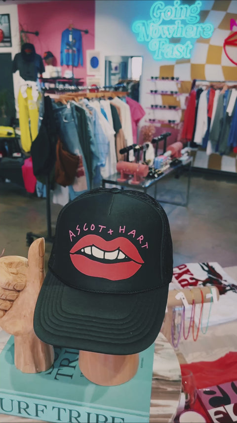 A+H Lips Trucker