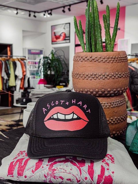 A+H Lips Trucker